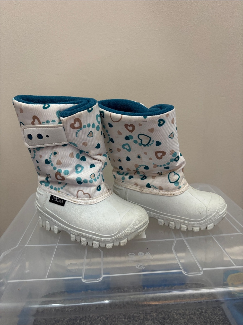 Tundra Kids White Winter Boots with Teal and Taupe Hearts